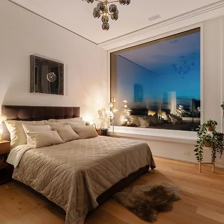 Boutique Leading Luxury Penthouse & Private Parking Apartamento