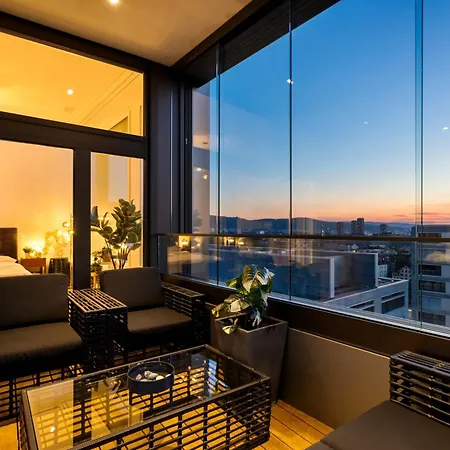 Boutique Leading Luxury Penthouse & Private Parking Apartamento